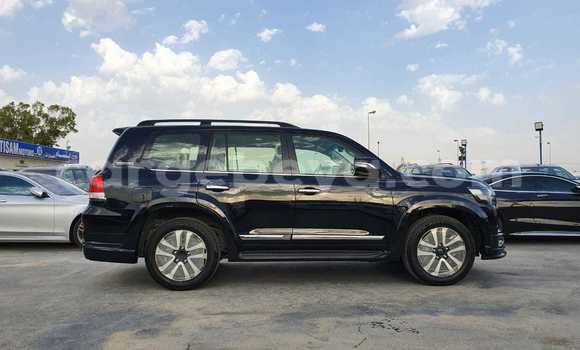 Haaraa Toyota Land Cruiser Black Makiinaa iti Abiy Adi keessatti Tigray keessatti Haaraa Toyota Land Cruiser Black Makiinaa iti Abiy Adi keessatti Tigray keessatti