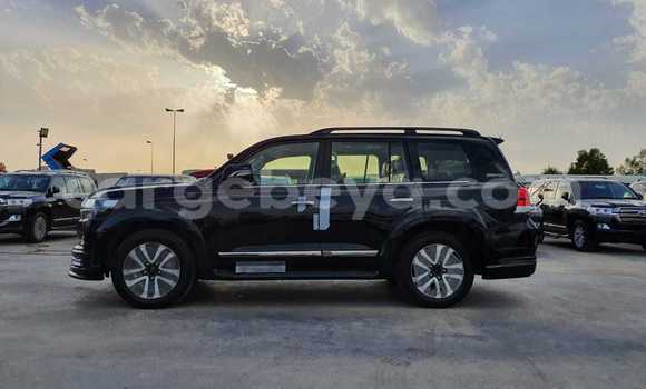 Haaraa Toyota Land Cruiser Black Makiinaa iti Abiy Adi keessatti Tigray keessatti Haaraa Toyota Land Cruiser Black Makiinaa iti Abiy Adi keessatti Tigray keessatti