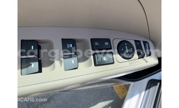Imported Hyundai Elantra White Makiinaa iti Import - Dubai keessatti Ethiopia keessatti Imported Hyundai Elantra White Makiinaa iti Import - Dubai keessatti Ethiopia keessatti