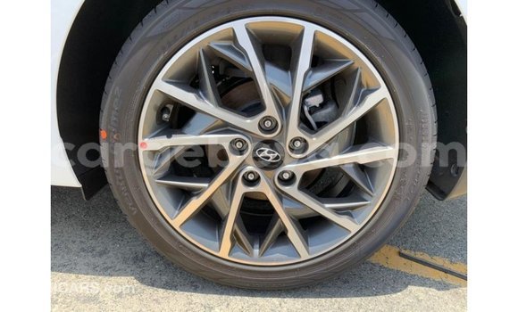 Imported Hyundai Elantra White Makiinaa iti Import - Dubai keessatti Ethiopia keessatti Imported Hyundai Elantra White Makiinaa iti Import - Dubai keessatti Ethiopia keessatti