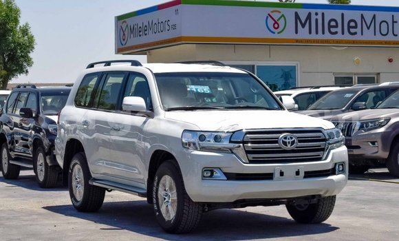 Haaraa Toyota Land Cruiser White Makiinaa iti Abiy Adi keessatti Tigray keessatti Haaraa Toyota Land Cruiser White Makiinaa iti Abiy Adi keessatti Tigray keessatti