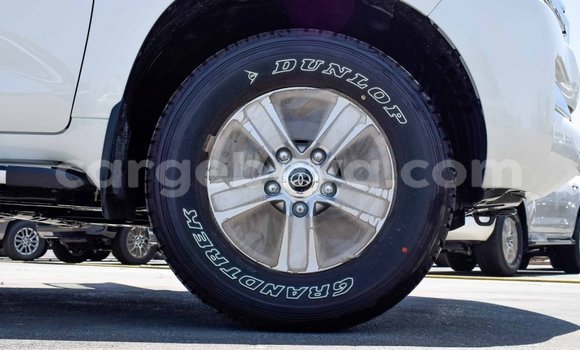 Haaraa Toyota Land Cruiser White Makiinaa iti Abiy Adi keessatti Tigray keessatti Haaraa Toyota Land Cruiser White Makiinaa iti Abiy Adi keessatti Tigray keessatti