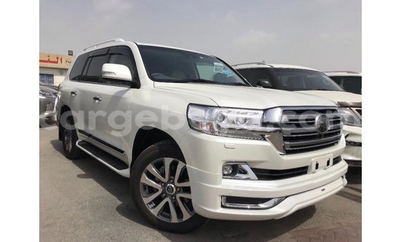 ይግዙ Imported Toyota Land Cruiser ነጭ መኪና በ Import - Dubai በ ኢትዮጵያ ይግዙ Imported Toyota Land Cruiser ነጭ መኪና በ Import - Dubai በ ኢትዮጵያ