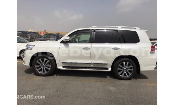 ይግዙ Imported Toyota Land Cruiser ነጭ መኪና በ Import - Dubai በ ኢትዮጵያ ይግዙ Imported Toyota Land Cruiser ነጭ መኪና በ Import - Dubai በ ኢትዮጵያ
