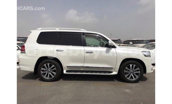 ይግዙ Imported Toyota Land Cruiser ነጭ መኪና በ Import - Dubai በ ኢትዮጵያ ይግዙ Imported Toyota Land Cruiser ነጭ መኪና በ Import - Dubai በ ኢትዮጵያ