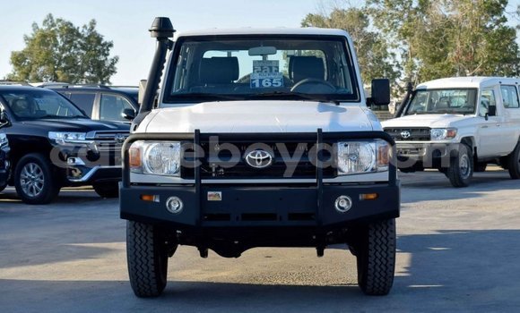 Haaraa Toyota Land Cruiser White Makiinaa iti Abiy Adi keessatti Tigray keessatti Haaraa Toyota Land Cruiser White Makiinaa iti Abiy Adi keessatti Tigray keessatti