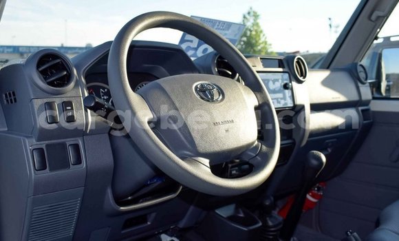 Haaraa Toyota Land Cruiser White Makiinaa iti Abiy Adi keessatti Tigray keessatti Haaraa Toyota Land Cruiser White Makiinaa iti Abiy Adi keessatti Tigray keessatti