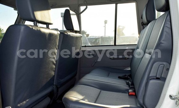Haaraa Toyota Land Cruiser White Makiinaa iti Abiy Adi keessatti Tigray keessatti Haaraa Toyota Land Cruiser White Makiinaa iti Abiy Adi keessatti Tigray keessatti