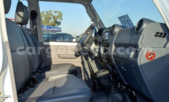 Haaraa Toyota Land Cruiser White Makiinaa iti Abiy Adi keessatti Tigray keessatti Haaraa Toyota Land Cruiser White Makiinaa iti Abiy Adi keessatti Tigray keessatti