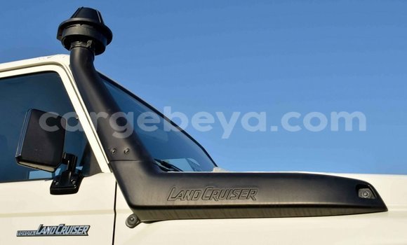 Haaraa Toyota Land Cruiser White Makiinaa iti Abiy Adi keessatti Tigray keessatti Haaraa Toyota Land Cruiser White Makiinaa iti Abiy Adi keessatti Tigray keessatti