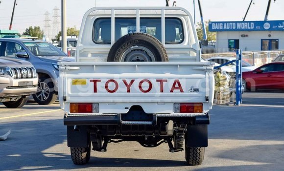 Haaraa Toyota Land Cruiser White Makiinaa iti Abiy Adi keessatti Tigray keessatti Haaraa Toyota Land Cruiser White Makiinaa iti Abiy Adi keessatti Tigray keessatti