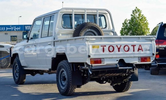 Haaraa Toyota Land Cruiser White Makiinaa iti Abiy Adi keessatti Tigray keessatti Haaraa Toyota Land Cruiser White Makiinaa iti Abiy Adi keessatti Tigray keessatti