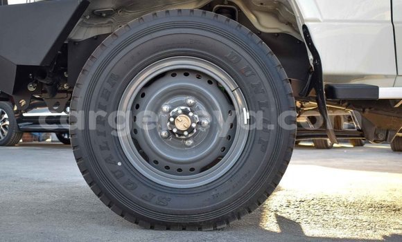 Haaraa Toyota Land Cruiser White Makiinaa iti Abiy Adi keessatti Tigray keessatti Haaraa Toyota Land Cruiser White Makiinaa iti Abiy Adi keessatti Tigray keessatti