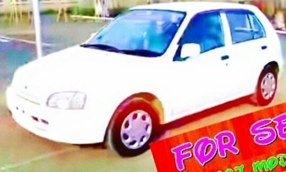 Oofamaa Toyota Starlet White Makiinaa iti Addis–Ababa keessatti Ethiopia keessatti Oofamaa Toyota Starlet White Makiinaa iti Addis–Ababa keessatti Ethiopia keessatti