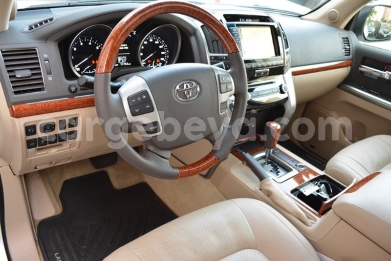 Big with watermark 2014 toyota land cruiser8