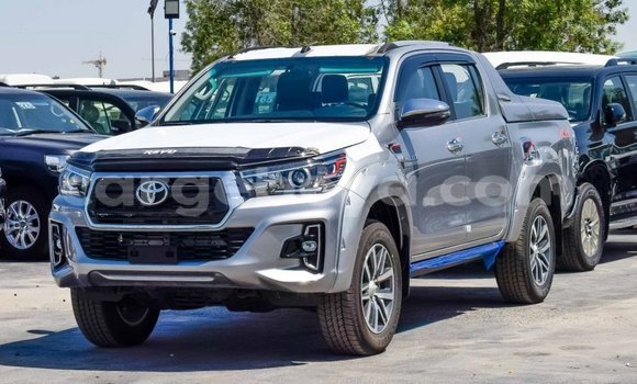 Haaraa Toyota Hilux Silver Makiinaa iti Abiy Adi keessatti Tigray keessatti Haaraa Toyota Hilux Silver Makiinaa iti Abiy Adi keessatti Tigray keessatti