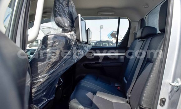 Haaraa Toyota Hilux Silver Makiinaa iti Abiy Adi keessatti Tigray keessatti Haaraa Toyota Hilux Silver Makiinaa iti Abiy Adi keessatti Tigray keessatti