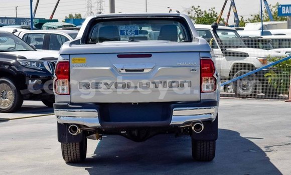 Haaraa Toyota Hilux Silver Makiinaa iti Abiy Adi keessatti Tigray keessatti Haaraa Toyota Hilux Silver Makiinaa iti Abiy Adi keessatti Tigray keessatti