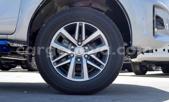 Haaraa Toyota Hilux Silver Makiinaa iti Abiy Adi keessatti Tigray keessatti Haaraa Toyota Hilux Silver Makiinaa iti Abiy Adi keessatti Tigray keessatti