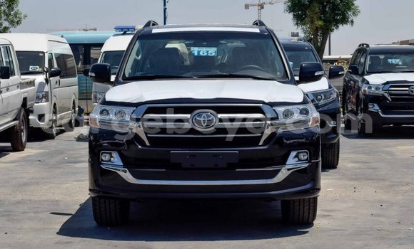 Haaraa Toyota Land Cruiser Black Makiinaa iti Abiy Adi keessatti Tigray keessatti Haaraa Toyota Land Cruiser Black Makiinaa iti Abiy Adi keessatti Tigray keessatti