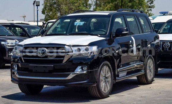 Haaraa Toyota Land Cruiser Black Makiinaa iti Abiy Adi keessatti Tigray keessatti Haaraa Toyota Land Cruiser Black Makiinaa iti Abiy Adi keessatti Tigray keessatti
