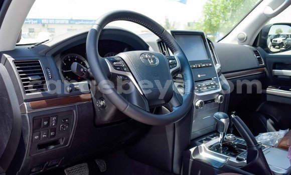 Haaraa Toyota Land Cruiser Black Makiinaa iti Abiy Adi keessatti Tigray keessatti Haaraa Toyota Land Cruiser Black Makiinaa iti Abiy Adi keessatti Tigray keessatti