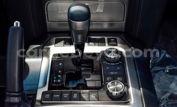 Haaraa Toyota Land Cruiser Black Makiinaa iti Abiy Adi keessatti Tigray keessatti Haaraa Toyota Land Cruiser Black Makiinaa iti Abiy Adi keessatti Tigray keessatti