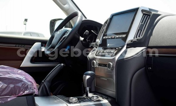 Haaraa Toyota Land Cruiser Black Makiinaa iti Abiy Adi keessatti Tigray keessatti Haaraa Toyota Land Cruiser Black Makiinaa iti Abiy Adi keessatti Tigray keessatti