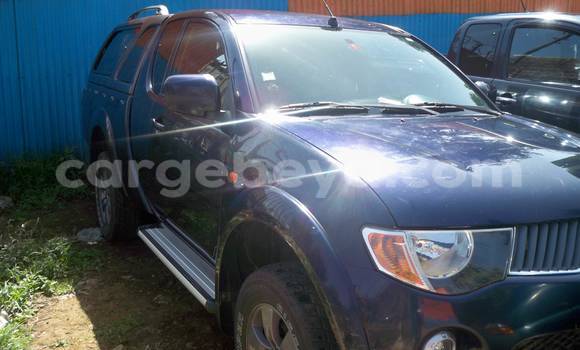 Buy Used Mitsubishi Carisma Blue Car in Addis–Ababa in Ethiopia