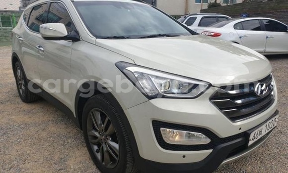 Buy Used Hyundai Santa Fe White Car in Abiy Adi in Tigray Buy Used Hyundai Santa Fe White Car in Abiy Adi in Tigray