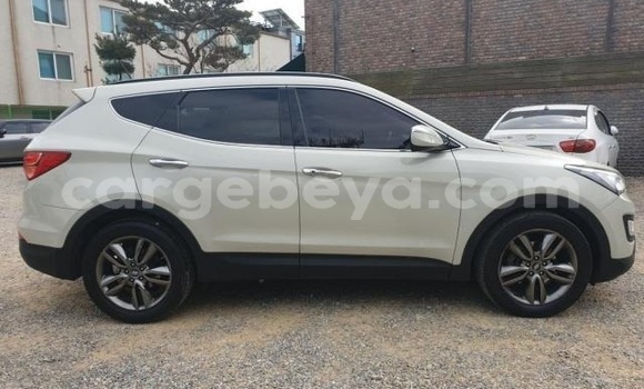 Buy Used Hyundai Santa Fe White Car in Abiy Adi in Tigray Buy Used Hyundai Santa Fe White Car in Abiy Adi in Tigray