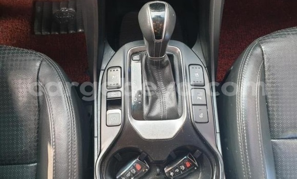 Buy Used Hyundai Santa Fe White Car in Abiy Adi in Tigray Buy Used Hyundai Santa Fe White Car in Abiy Adi in Tigray