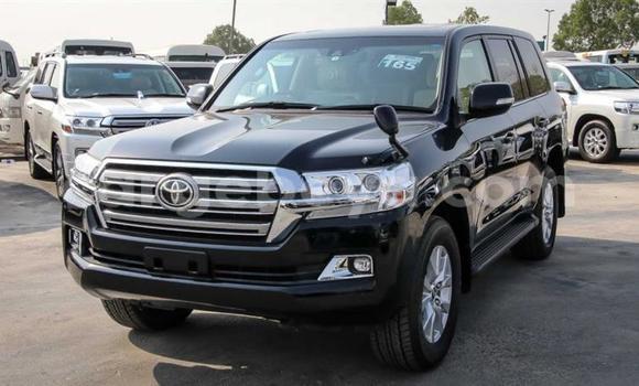 Haaraa Toyota Land Cruiser Black Makiinaa iti Abiy Adi keessatti Tigray keessatti Haaraa Toyota Land Cruiser Black Makiinaa iti Abiy Adi keessatti Tigray keessatti