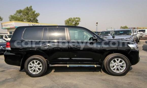 Haaraa Toyota Land Cruiser Black Makiinaa iti Abiy Adi keessatti Tigray keessatti Haaraa Toyota Land Cruiser Black Makiinaa iti Abiy Adi keessatti Tigray keessatti