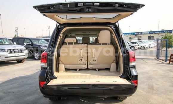 Haaraa Toyota Land Cruiser Black Makiinaa iti Abiy Adi keessatti Tigray keessatti Haaraa Toyota Land Cruiser Black Makiinaa iti Abiy Adi keessatti Tigray keessatti