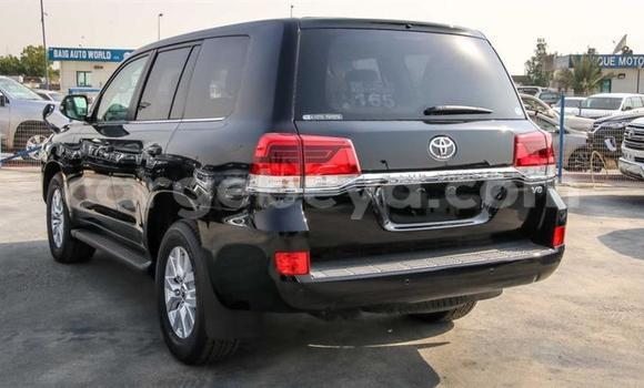 Haaraa Toyota Land Cruiser Black Makiinaa iti Abiy Adi keessatti Tigray keessatti Haaraa Toyota Land Cruiser Black Makiinaa iti Abiy Adi keessatti Tigray keessatti