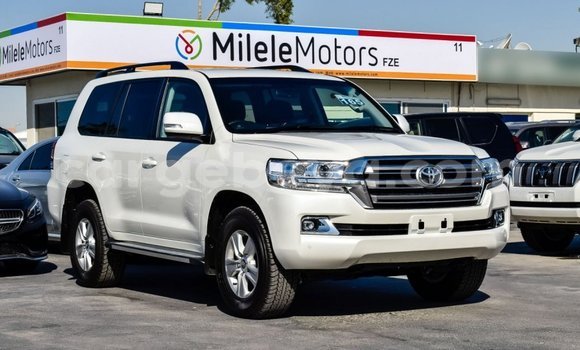 Buy New Toyota Land Cruiser White Car in Abomsa in Oromia Buy New Toyota Land Cruiser White Car in Abomsa in Oromia
