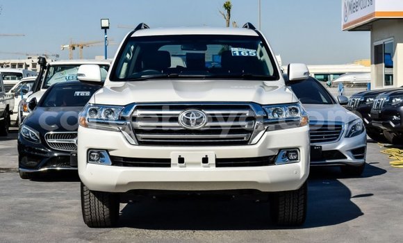 Buy New Toyota Land Cruiser White Car in Abomsa in Oromia Buy New Toyota Land Cruiser White Car in Abomsa in Oromia