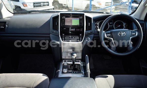 Buy New Toyota Land Cruiser White Car in Abomsa in Oromia Buy New Toyota Land Cruiser White Car in Abomsa in Oromia