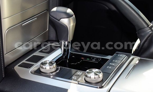 Buy New Toyota Land Cruiser White Car in Abomsa in Oromia Buy New Toyota Land Cruiser White Car in Abomsa in Oromia