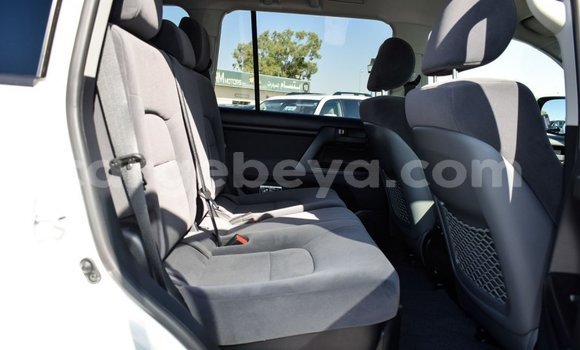 Buy New Toyota Land Cruiser White Car in Abomsa in Oromia Buy New Toyota Land Cruiser White Car in Abomsa in Oromia