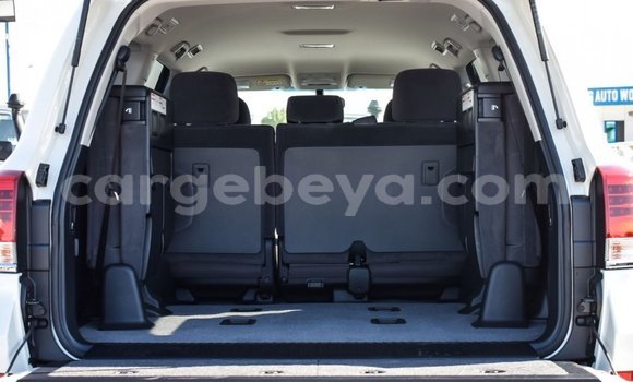 Buy New Toyota Land Cruiser White Car in Abomsa in Oromia Buy New Toyota Land Cruiser White Car in Abomsa in Oromia