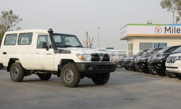 Haaraa Toyota Land Cruiser White Makiinaa iti Abiy Adi keessatti Tigray keessatti Haaraa Toyota Land Cruiser White Makiinaa iti Abiy Adi keessatti Tigray keessatti