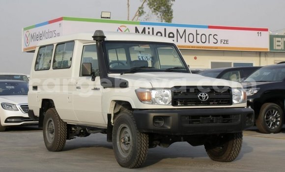 Haaraa Toyota Land Cruiser White Makiinaa iti Abiy Adi keessatti Tigray keessatti Haaraa Toyota Land Cruiser White Makiinaa iti Abiy Adi keessatti Tigray keessatti