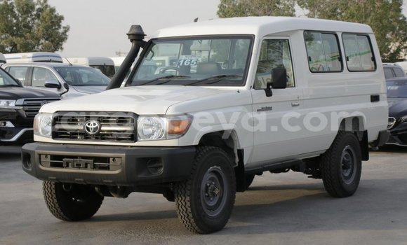 Haaraa Toyota Land Cruiser White Makiinaa iti Abiy Adi keessatti Tigray keessatti Haaraa Toyota Land Cruiser White Makiinaa iti Abiy Adi keessatti Tigray keessatti