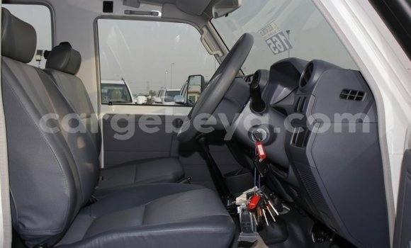 Haaraa Toyota Land Cruiser White Makiinaa iti Abiy Adi keessatti Tigray keessatti Haaraa Toyota Land Cruiser White Makiinaa iti Abiy Adi keessatti Tigray keessatti