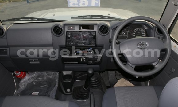 Haaraa Toyota Land Cruiser White Makiinaa iti Abiy Adi keessatti Tigray keessatti Haaraa Toyota Land Cruiser White Makiinaa iti Abiy Adi keessatti Tigray keessatti