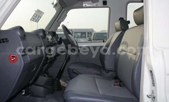 Haaraa Toyota Land Cruiser White Makiinaa iti Abiy Adi keessatti Tigray keessatti Haaraa Toyota Land Cruiser White Makiinaa iti Abiy Adi keessatti Tigray keessatti