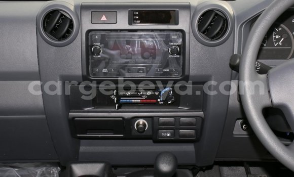 Haaraa Toyota Land Cruiser White Makiinaa iti Abiy Adi keessatti Tigray keessatti Haaraa Toyota Land Cruiser White Makiinaa iti Abiy Adi keessatti Tigray keessatti