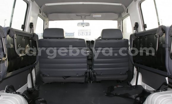 Haaraa Toyota Land Cruiser White Makiinaa iti Abiy Adi keessatti Tigray keessatti Haaraa Toyota Land Cruiser White Makiinaa iti Abiy Adi keessatti Tigray keessatti